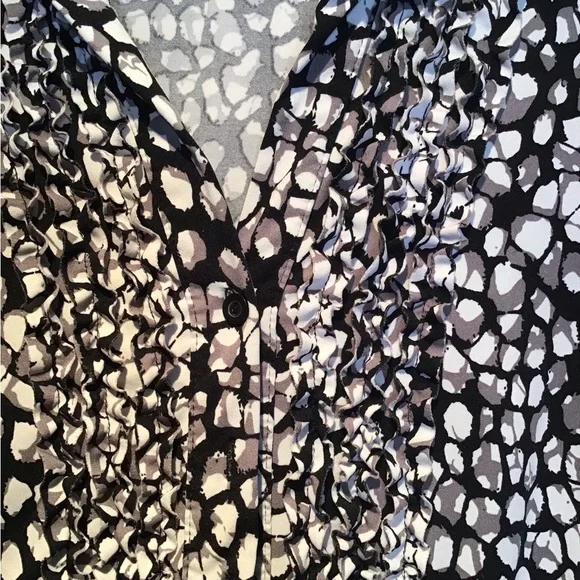 Reitmans Black & White Women’s Short Sleeves Top Size US S - Picture 4 of 15